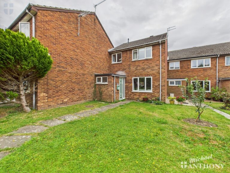 Wotton Path, Aylesbury, Buckinghamshire Image