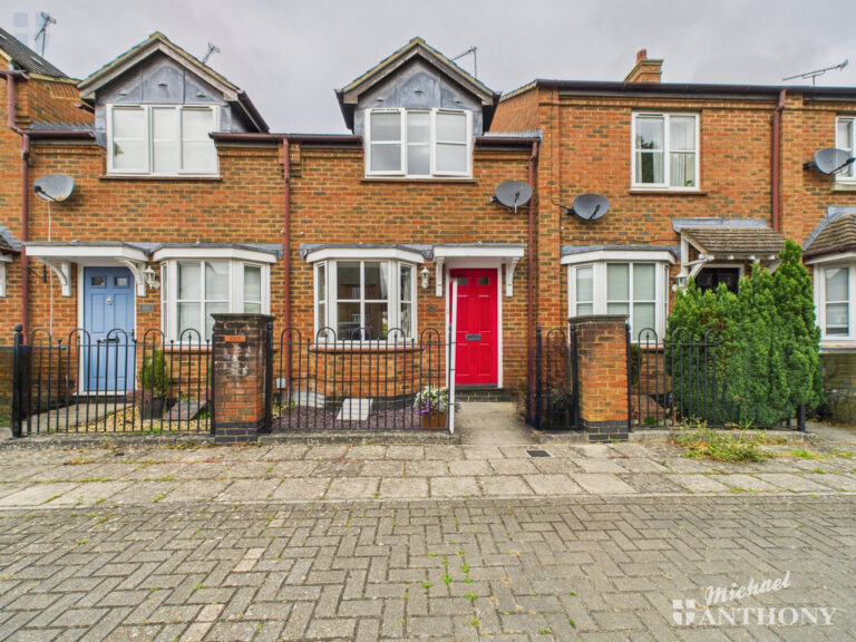 Woodford Close, Aylesbury, Buckinghamshire Image