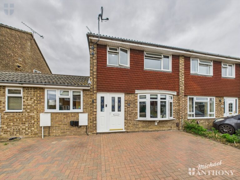 Hillington Close, Aylesbury Image