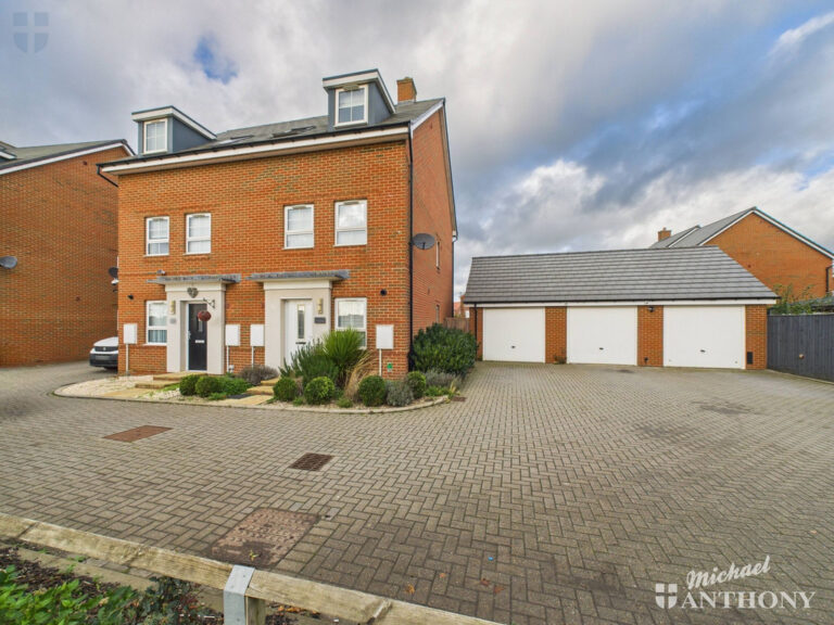 Nutmeg Close, Kingsbrook, Aylesbury, Buckinghamshire Image