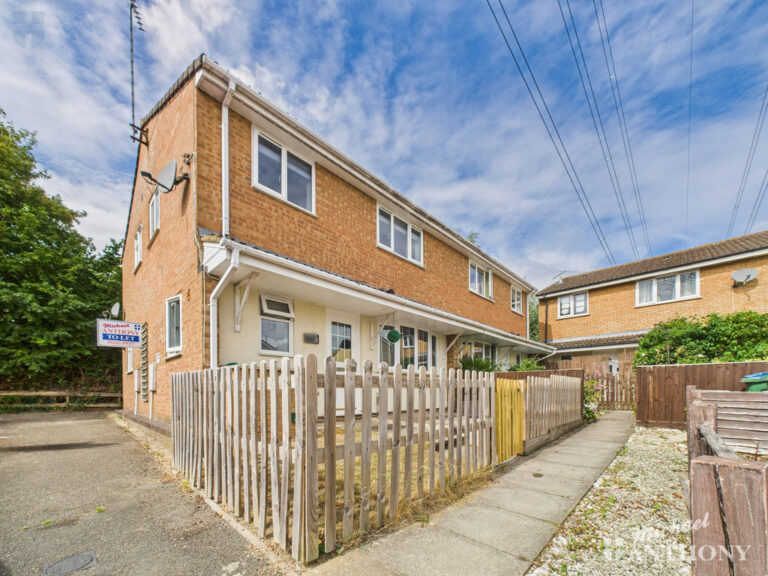 Miles End, Aylesbury, Buckinghamshire Image