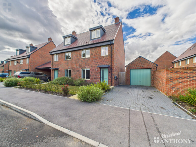 Atkins Way, Aston Reach, Aylesbury