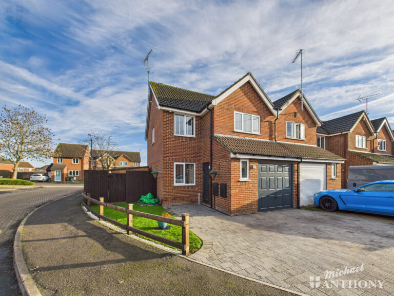 Dormer Close, Aylesbury, Buckinghamshire Image