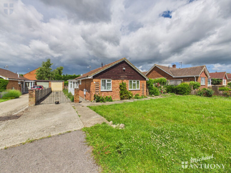 Eleanor Gardens, Aylesbury Image