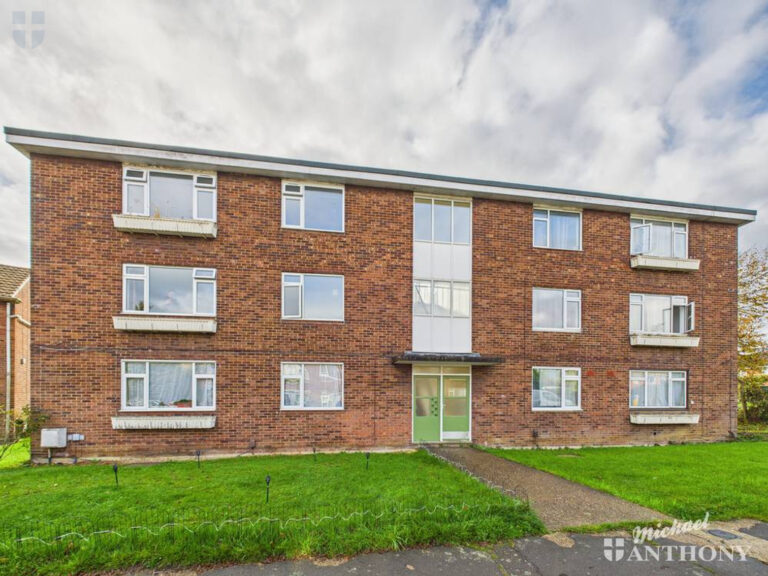Intalbury Avenue, Aylesbury, Buckinghamshire Image