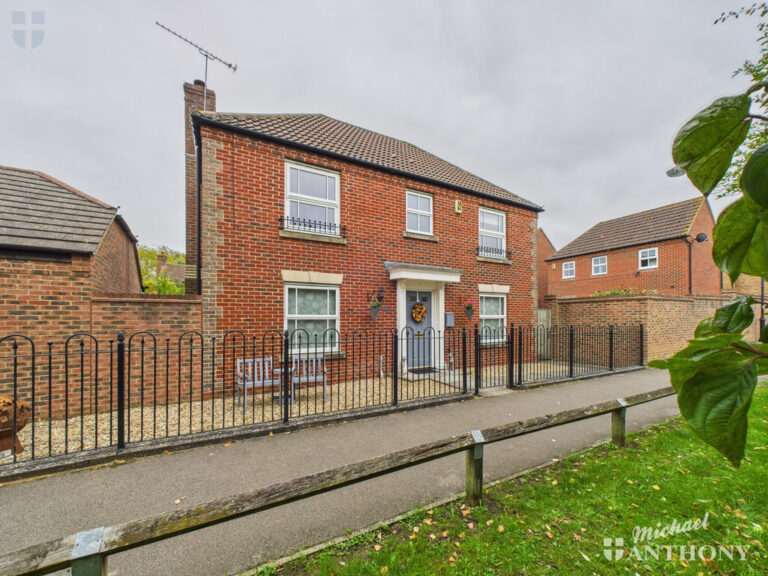 Wren Path, Aylesbury, Buckinghamshire Image