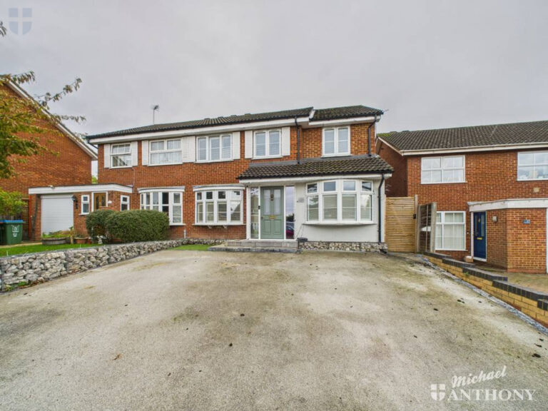 Waivers Way, Aylesbury, Buckinghamshire Image