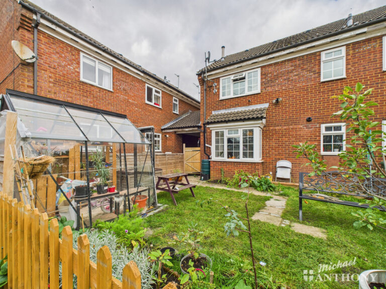 Iris Close, Aylesbury, Buckinghamshire
