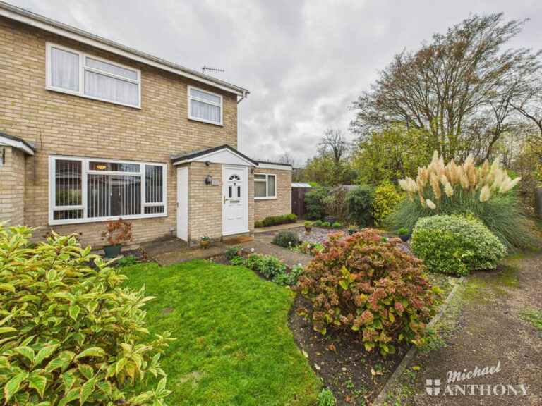 Pemberton Close, Aylesbury, Buckinghamshire Image