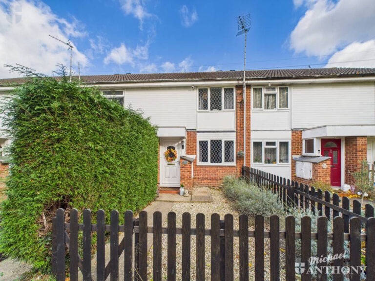 Lower Close, Aylesbury, Buckinghamshire Image