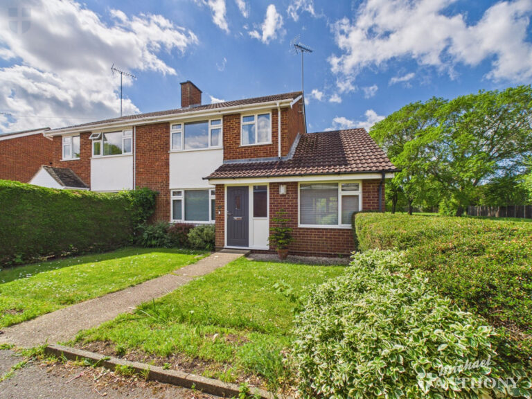 Midhurst Close, Aylesbury Image