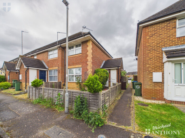 Rowan Close, Aylesbury Image