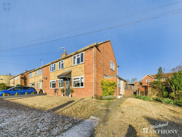 Intalbury Avenue, Aylesbury, Buckinghamshire