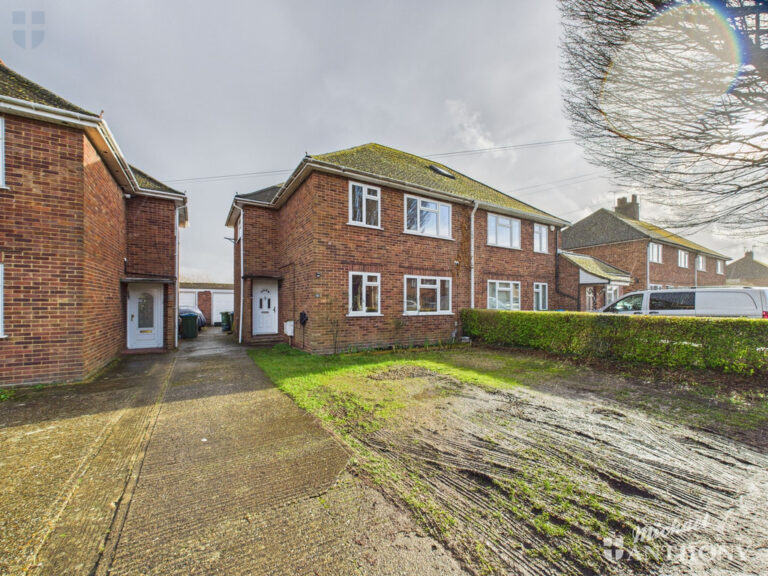 Henry Road, Aylesbury Image