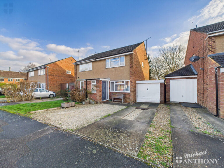 Rowland Way, Aylesbury, Buckinghamshire
