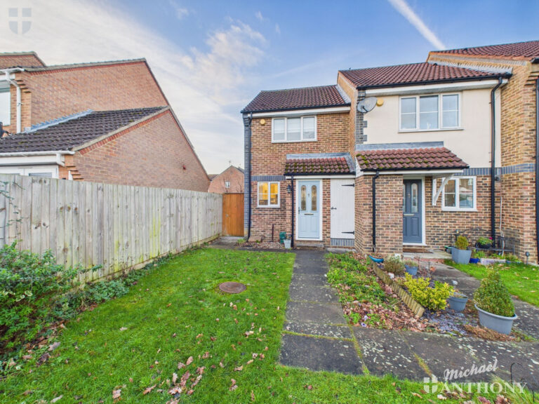 Shelduck Close, Aylesbury, Buckinghamshire Image
