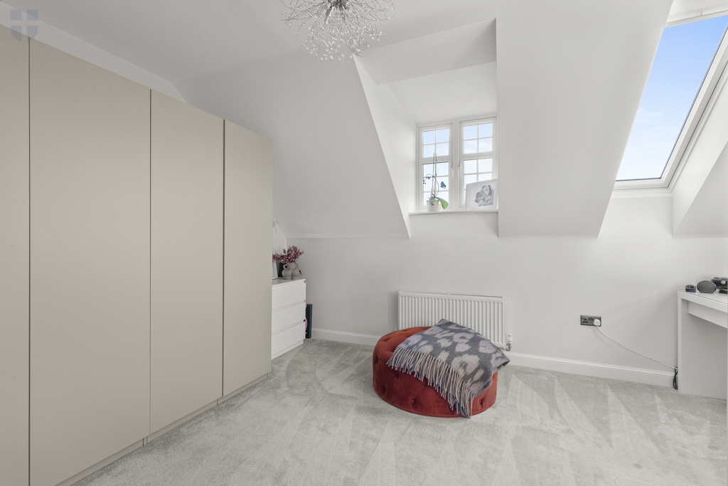 43 Sutton Grove, HP2