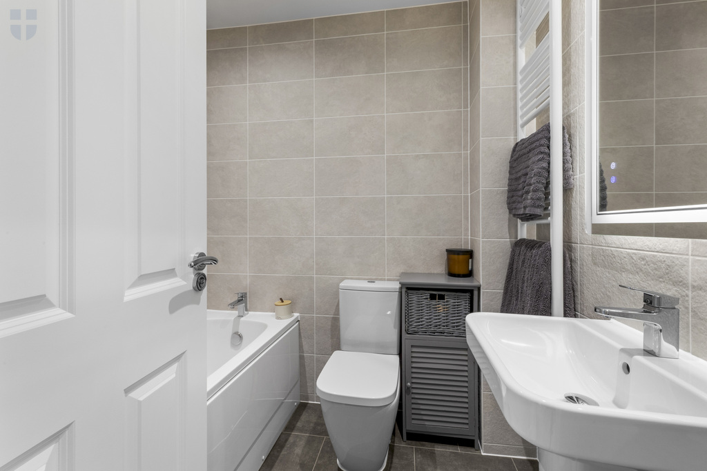 43 Sutton Grove, HP2