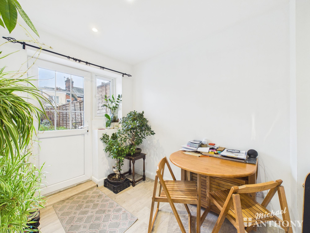 93b667c15bc04197a977