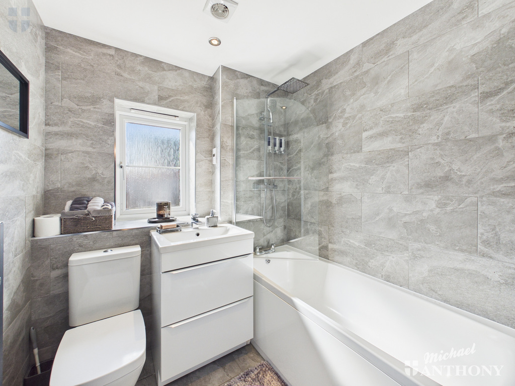 CAM03852G0-PR0619-ST