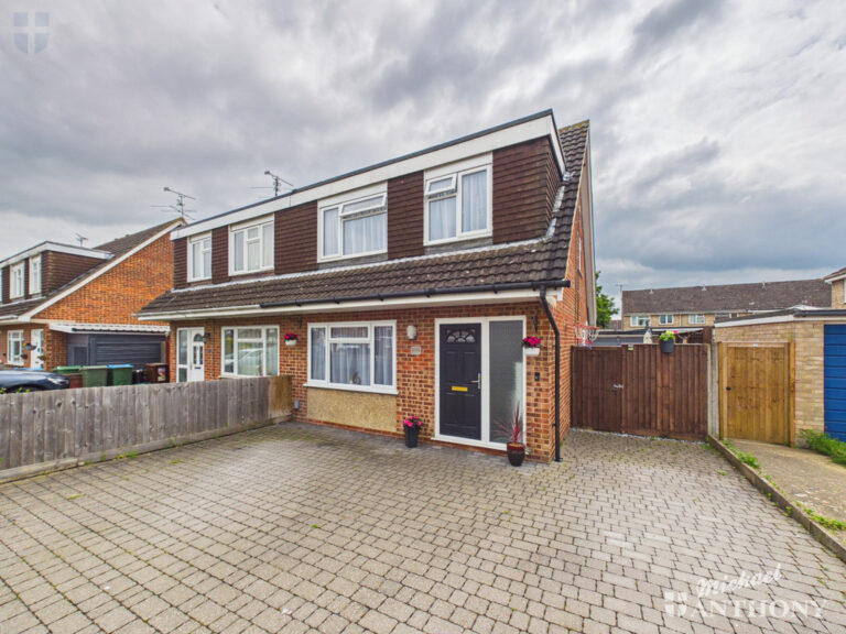 Rowland Way, Aylesbury Image