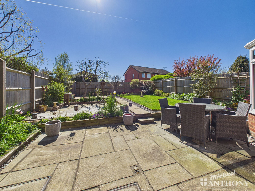 CAM03852G0-PR0618-ST