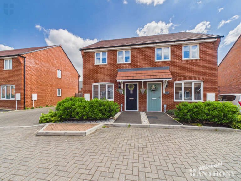 Berkhamsted Way, Broughton Image