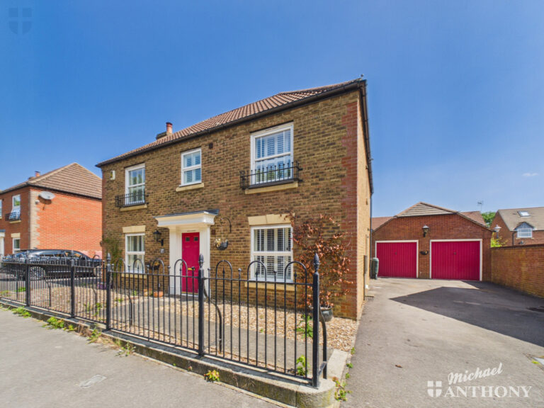 Eyre Close, Coldharbour, Aylesbury, Buckinghamshire Image