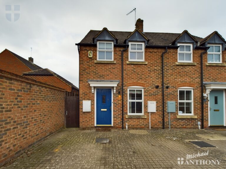 Highgate Mews, Fairford Leys