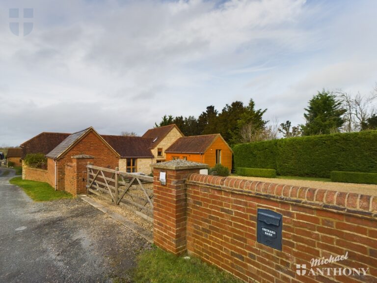 Orchard Barn, Ford Image
