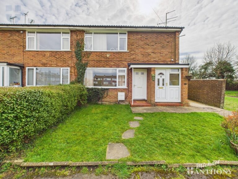 Hulbert End, Aylesbury, Buckinghamshire Image