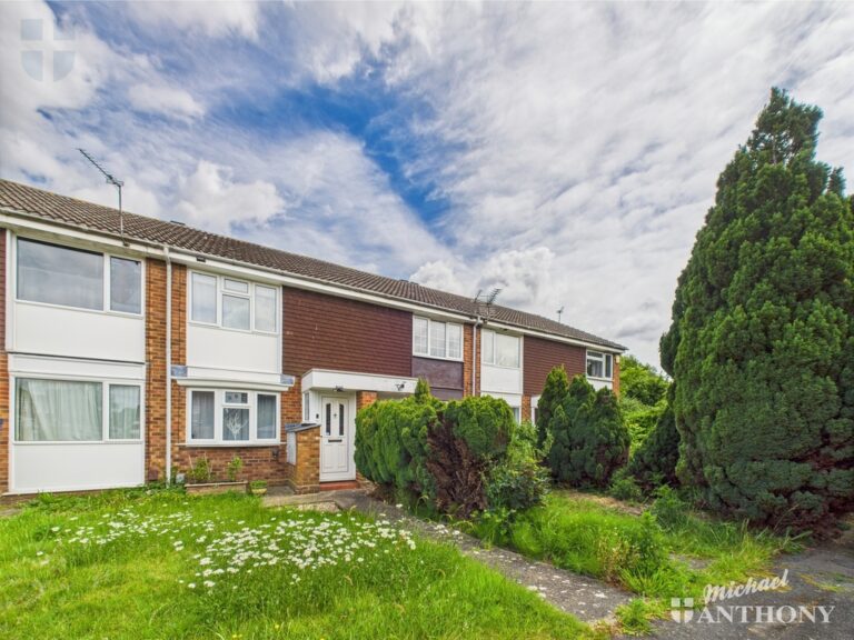 Rowland Way, Aylesbury, Buckinghamshire Image