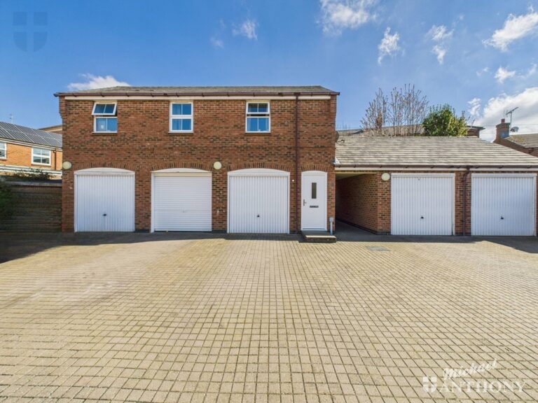 Crowell Mews, Aylesbury, Buckinghamshire