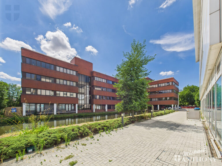 Kingfisher House, 61 Walton Street, Aylesbury, Buckinghamshire Image