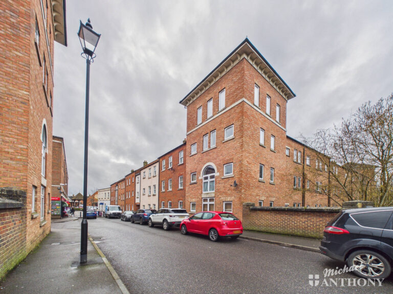 Stafford Keep, Fairford Leys Image