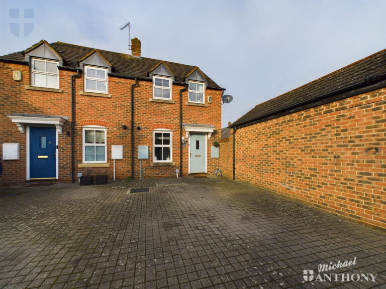 Highgate Mews, Fairford Leys