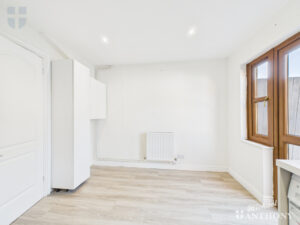 Curlew, Aylesbury, Buckinghamshire