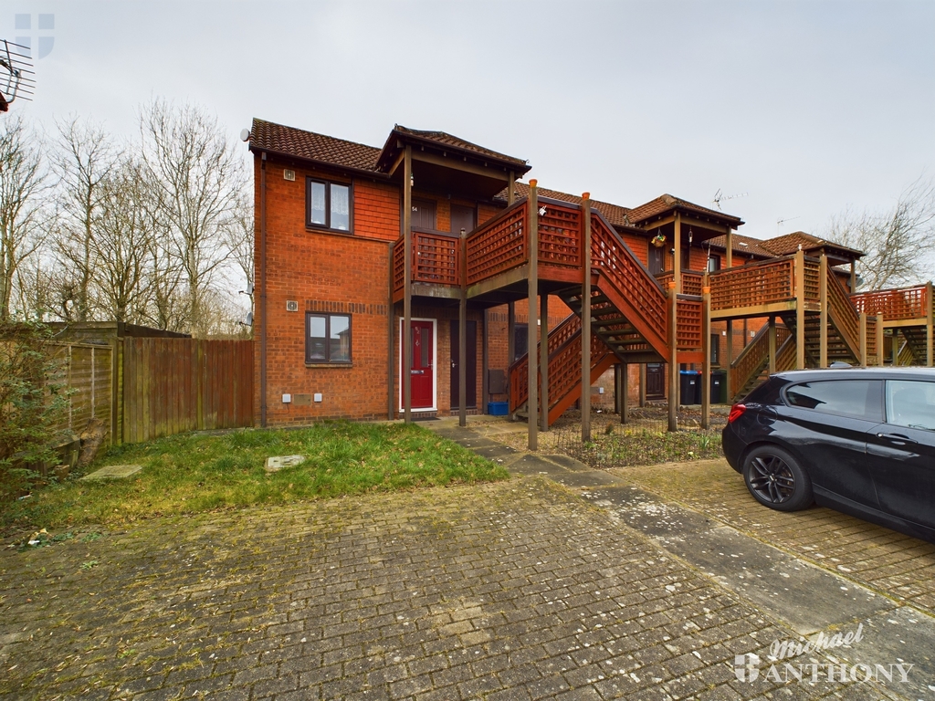 Property & Houses to Rent in Buzzacott Lane Furzton, Milton Keynes