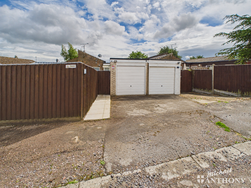 Garage/Parking