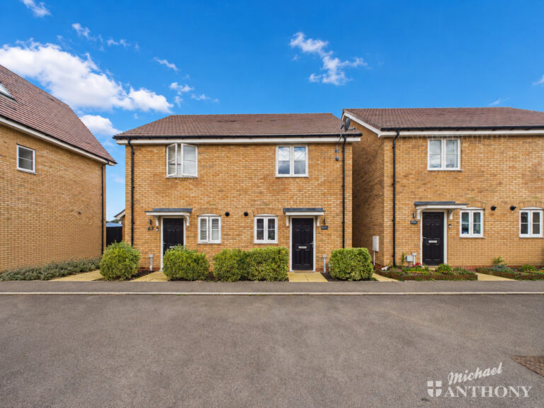 Hadrian Crescent, Leighton Buzzard Image