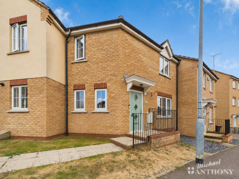 Turnham Drive, Leighton Buzzard, Bedfordshire Image