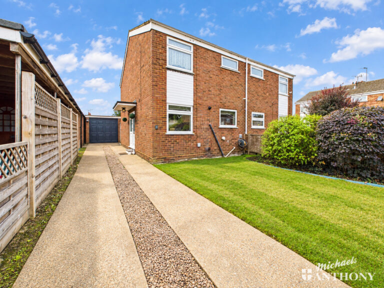Winston Close, Leighton Buzzard Image