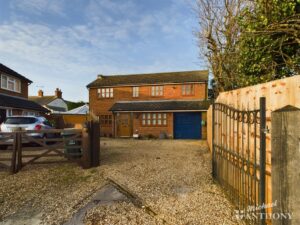 Orchard Way, Wing