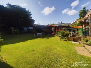 Orchard Way, Wing