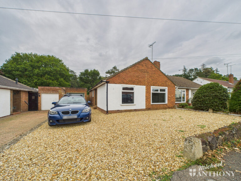 Poplar Close, Leighton Buzzard, Bedfordshire Image