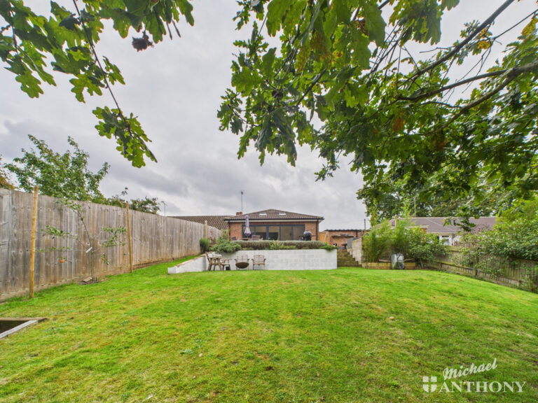 Poplar Close, Leighton Buzzard, Bedfordshire Image