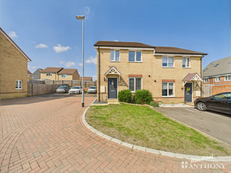 Wallis Drive, Leighton Buzzard, Bedfordshire