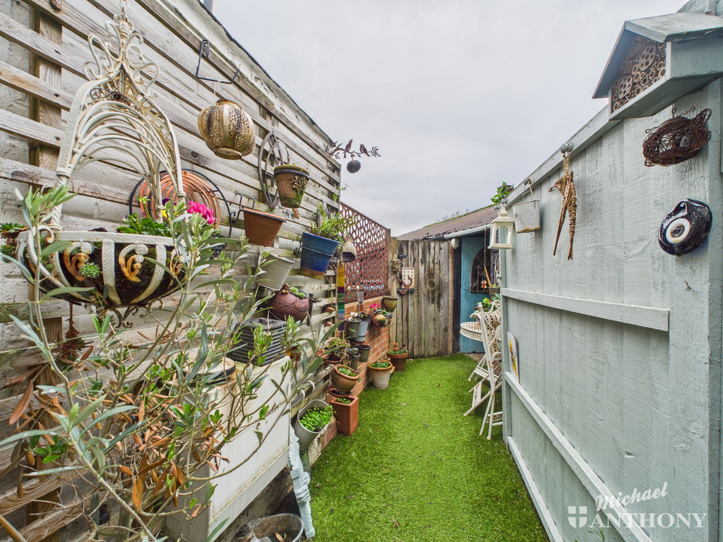 CAM02773G0-PR0379-ST