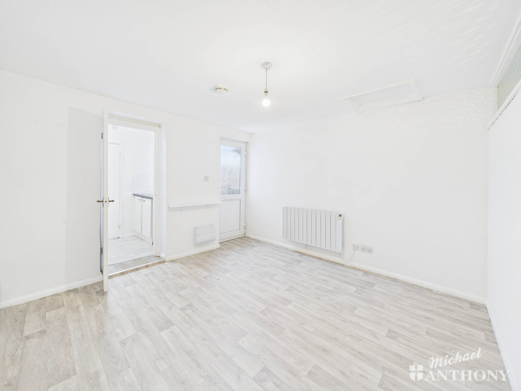 CAM02773G0-PR0372-ST