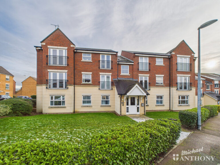 Sandpiper Way, Leighton Buzzard, Bedfordshire Image